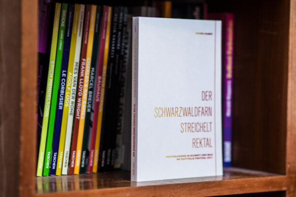 "Der Schwarzwaldfarn streichelt rektal" - Buch von Georg Hundt