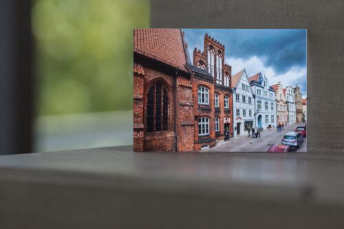 Postkarte Wismar W049: Lübsche Straße mit Welterbehaus