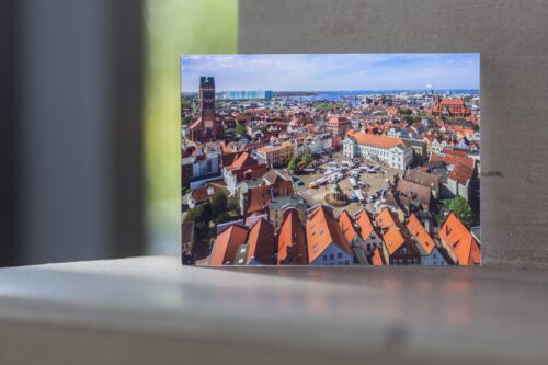 Postkarte Wismar W055: Marktplatz mit Rathaus, Luftbild