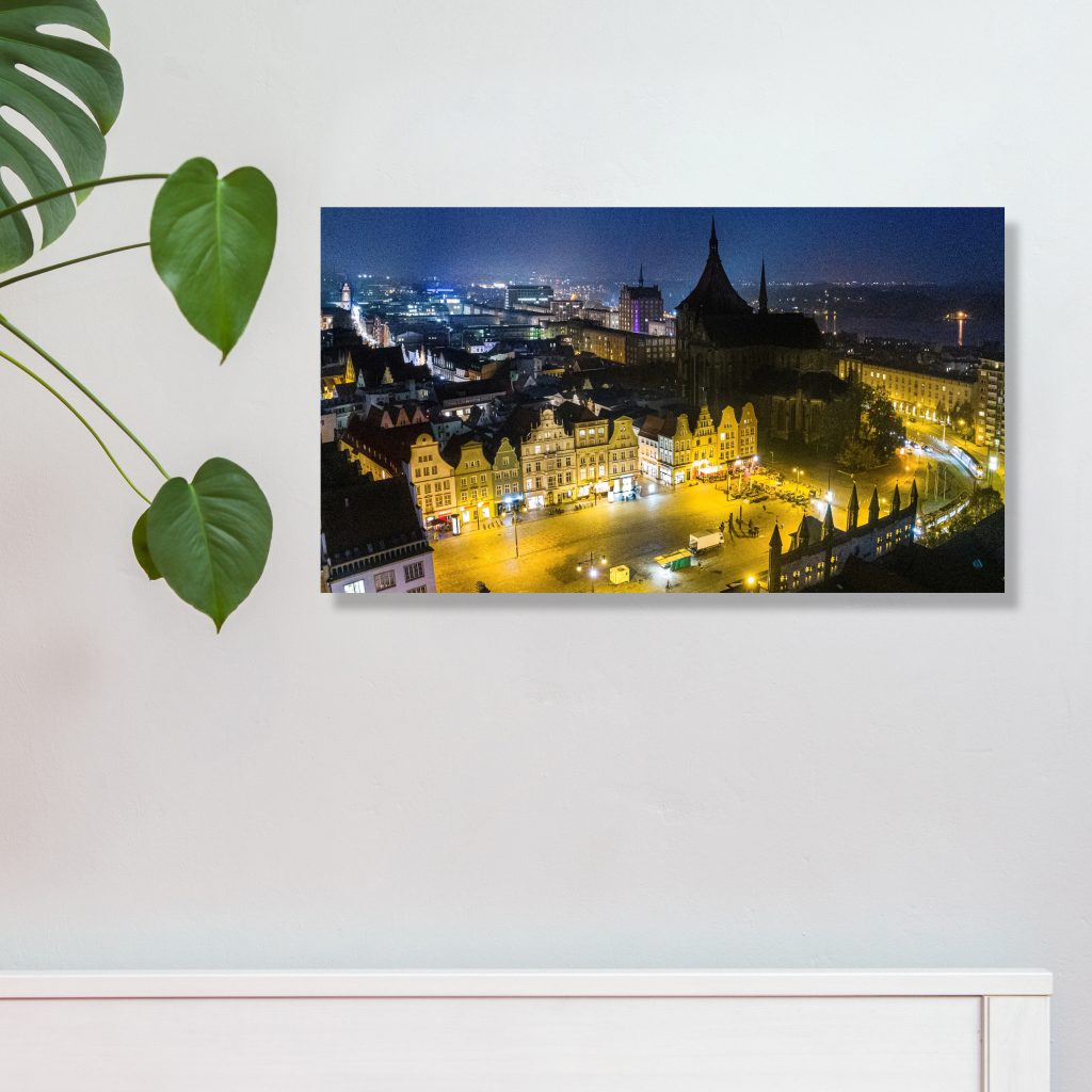 Wandbild R05 Rostock Neuer Markt nachts (42 x 24 cm, Kunstdruck)