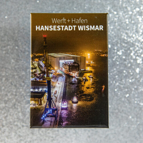 Magnet Wismar W072-M: ein Bausegment wird in die Werfthalle geschoben