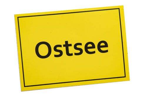 Sticker in Form eines Osteingangsschildes mit dem Wort "OSTSEE"