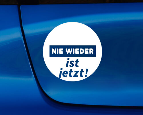 Aufkleber "Nie wieder ist jetzt" in der Art eines Verkehrsschildes. In verschiedenen Farben und Größen. Für Frieden und Miteinander; gegen Rassismus, Rechtsradikalismus, rechte Vereinnahmung und die AfD.