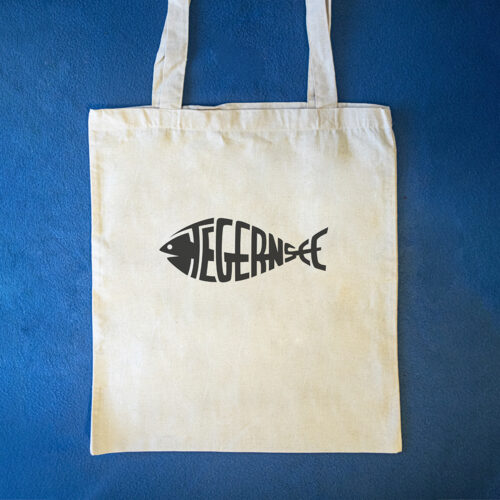 Jutebeutel mit Typofisch "Tegernsee". Fischgrätenwort zum großartigen bayerischen See.